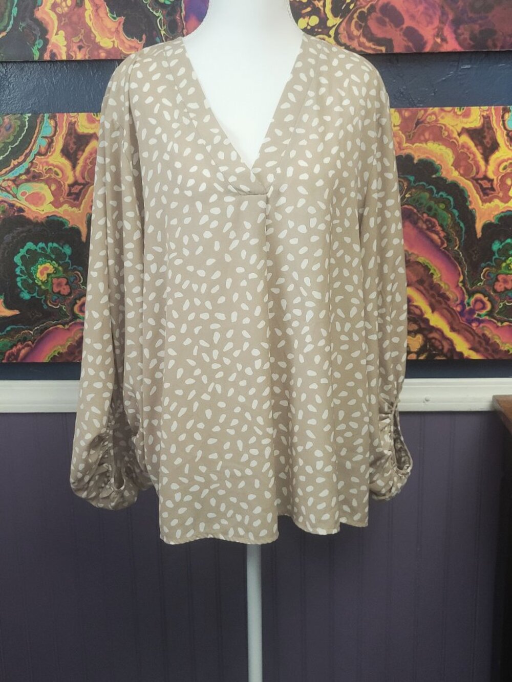 Entro ~ Sz L ~ Tan and White Speckled Print Shirt ~ Excellent Condition